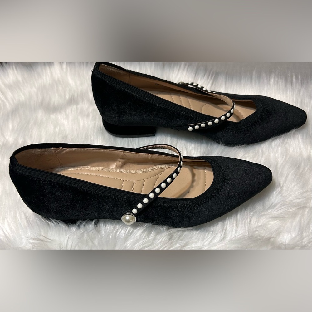 Adrienne Vittadini Elegant Black Velvet Mary Jane Shoes - Picture 3 of 5